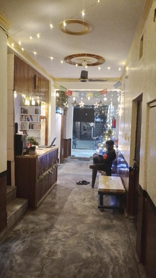 Genesis Homestay Agra  Luaran gambar