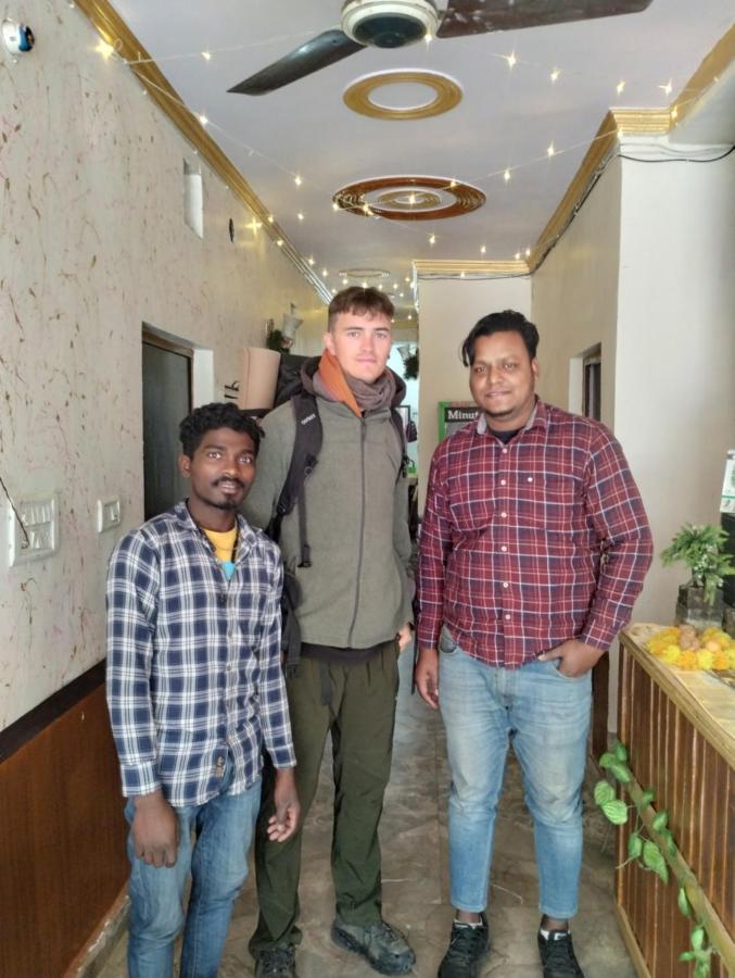 Genesis Homestay Agra  Luaran gambar