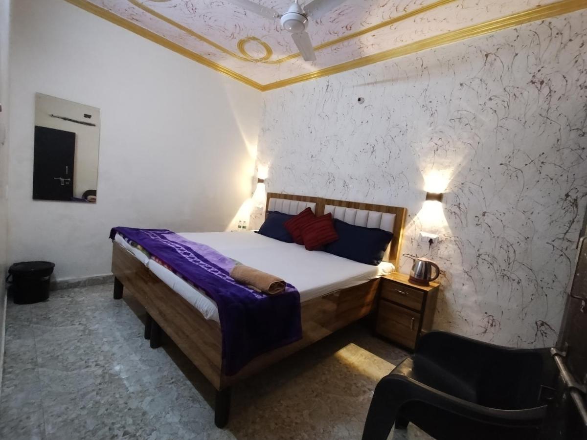 Genesis Homestay Agra  Luaran gambar