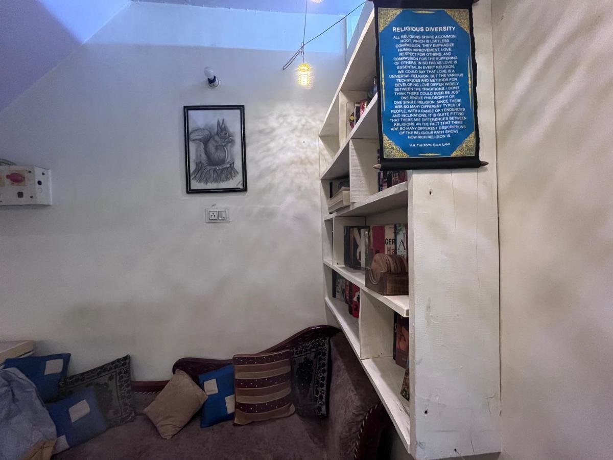 Genesis Homestay Agra  Luaran gambar